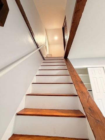 11 Thornfell St, Springfield, MA 01104