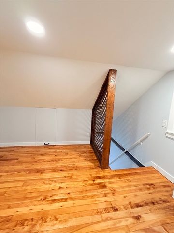 11 Thornfell St, Springfield, MA 01104