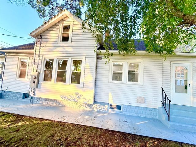 11 Thornfell St, Springfield, MA 01104