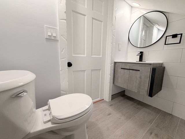 11 Thornfell St, Springfield, MA 01104