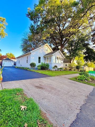 11 Thornfell St, Springfield, MA 01104
