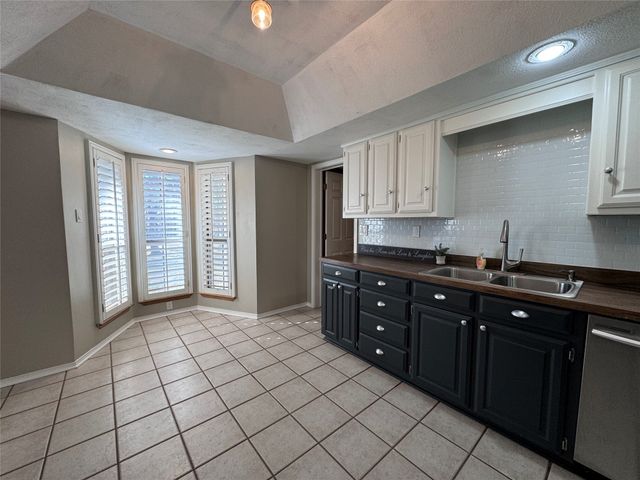 2202 Carriage Estates Road, Sherman, TX 75092