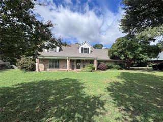 2202 Carriage Estates Road, Sherman, TX 75092