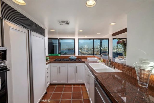 6911 E Ocean, Long Beach, CA 90803