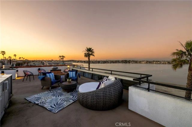 6911 E Ocean, Long Beach, CA 90803