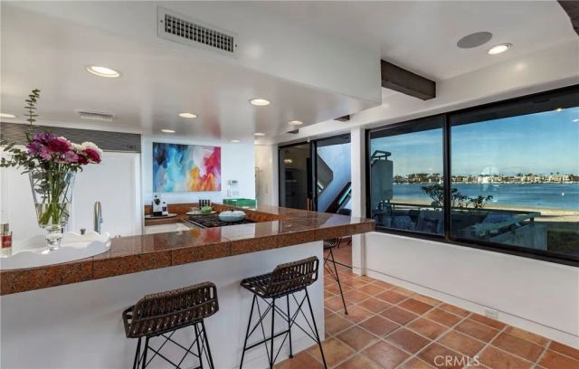 6911 E Ocean, Long Beach, CA 90803