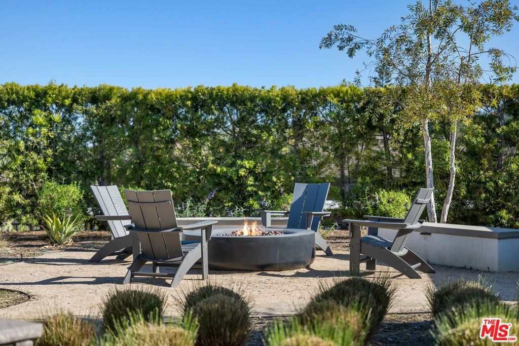 Image 11 of property listing at 27659 S Rosewood Lane, San Pedro, CA 90732