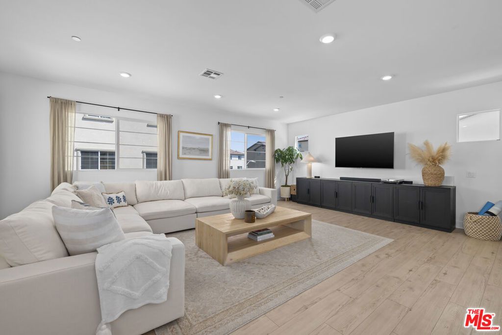 Image 21 of property listing at 27659 S Rosewood Lane, San Pedro, CA 90732