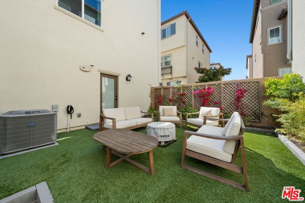 Image 8 of property listing at 27659 S Rosewood Lane, San Pedro, CA 90732