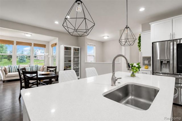 30081 Braeburn Street, New Hudson, MI 48165