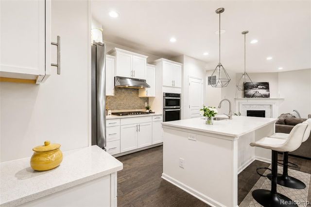 30081 Braeburn Street, New Hudson, MI 48165