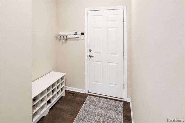 30081 Braeburn Street, New Hudson, MI 48165