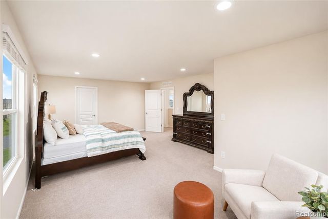 30081 Braeburn Street, New Hudson, MI 48165