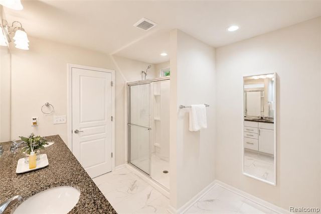 30081 Braeburn Street, New Hudson, MI 48165