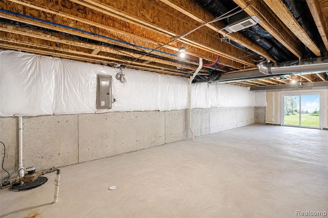 30081 Braeburn Street, New Hudson, MI 48165