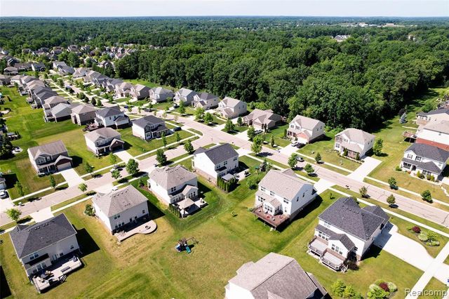 30081 Braeburn Street, New Hudson, MI 48165