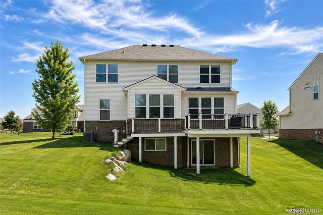 30081 Braeburn Street, New Hudson, MI 48165