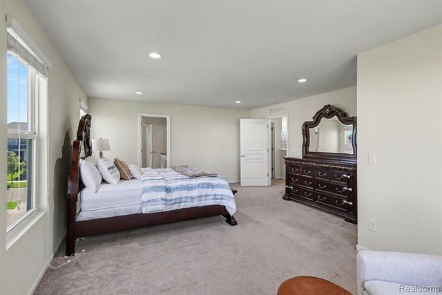 30081 Braeburn Street, New Hudson, MI 48165