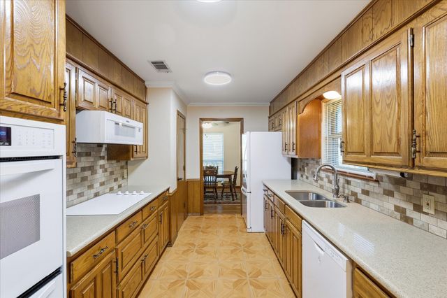 2509 Radcliffe Drive, Arlington, TX 76012