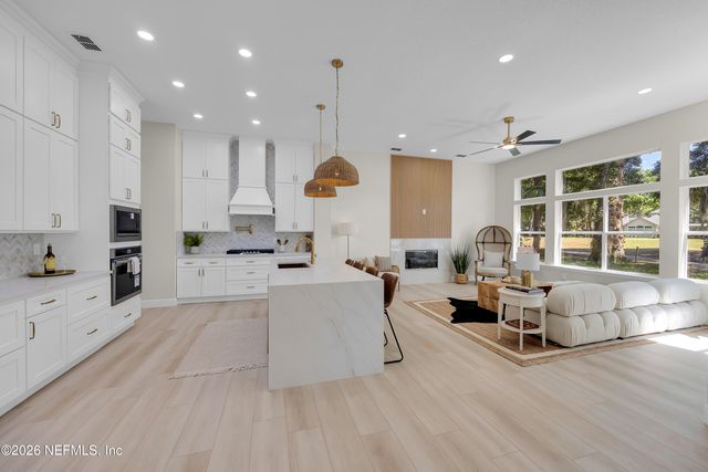 13850 WINDSOR CROWN Court E, Jacksonville, FL 32225