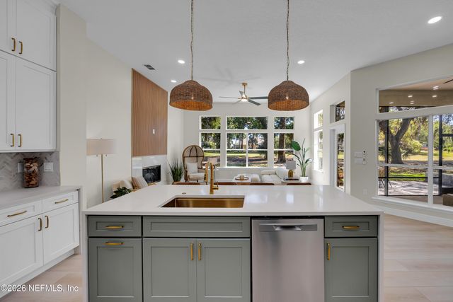 13850 WINDSOR CROWN Court E, Jacksonville, FL 32225