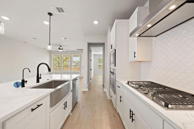 139 Great Sequoia Lane, Dripping Springs, TX 78620