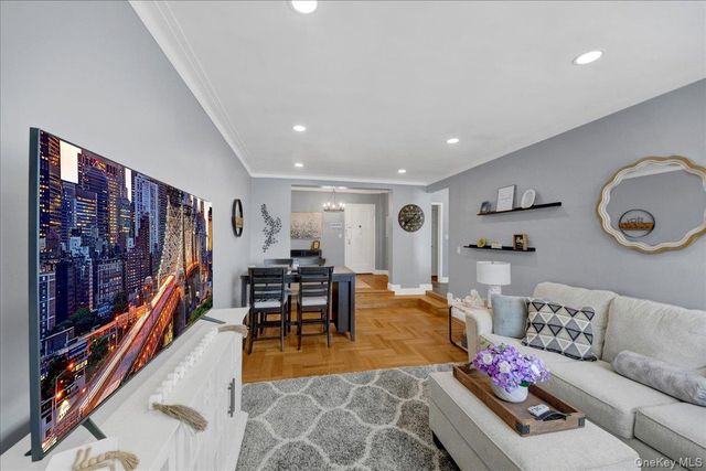210 Martine Avenue 5F, White Plains, NY 10601
