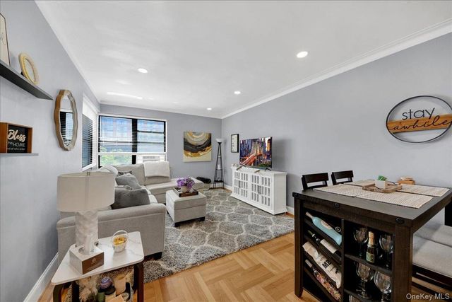 210 Martine Avenue 5F, White Plains, NY 10601