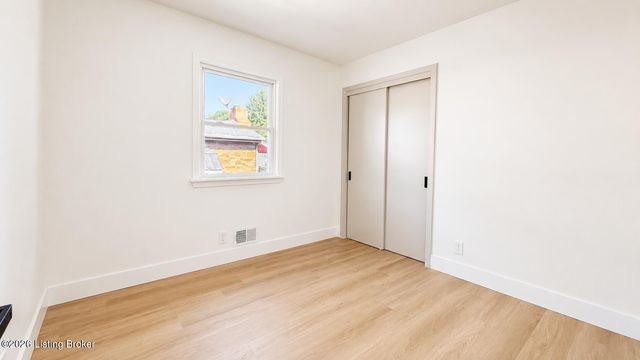4107 Glen Valley Rd, Louisville, KY 40219