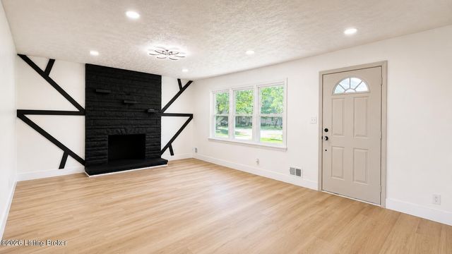 4107 Glen Valley Rd, Louisville, KY 40219