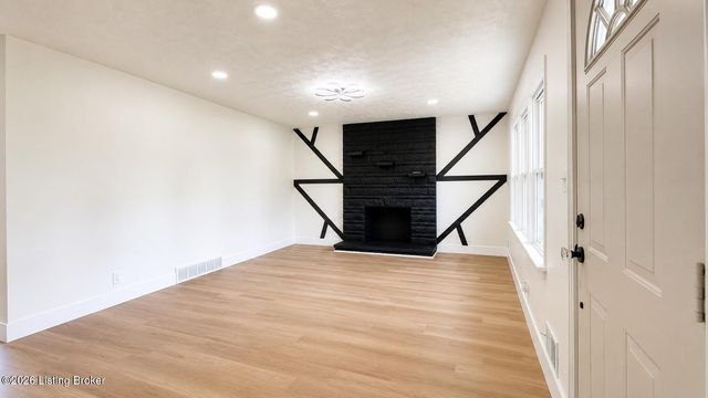 4107 Glen Valley Rd, Louisville, KY 40219
