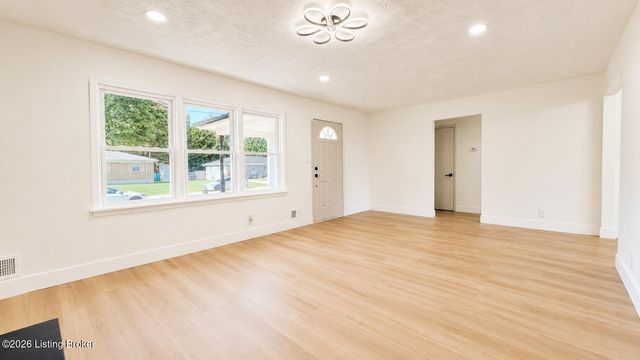 4107 Glen Valley Rd, Louisville, KY 40219