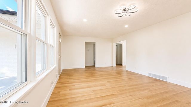 4107 Glen Valley Rd, Louisville, KY 40219