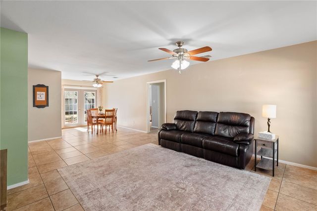 111 Bayleaf ln, Rockport, TX 78382