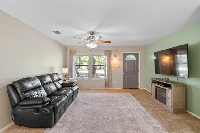 111 Bayleaf ln, Rockport, TX 78382