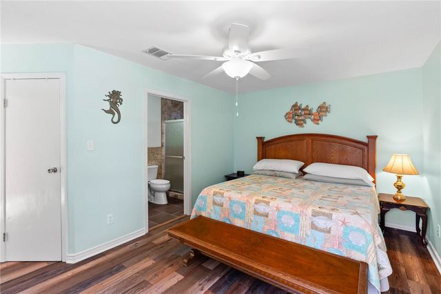 111 Bayleaf ln, Rockport, TX 78382