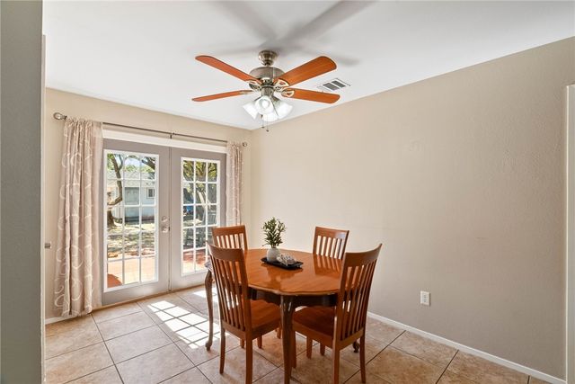 111 Bayleaf ln, Rockport, TX 78382