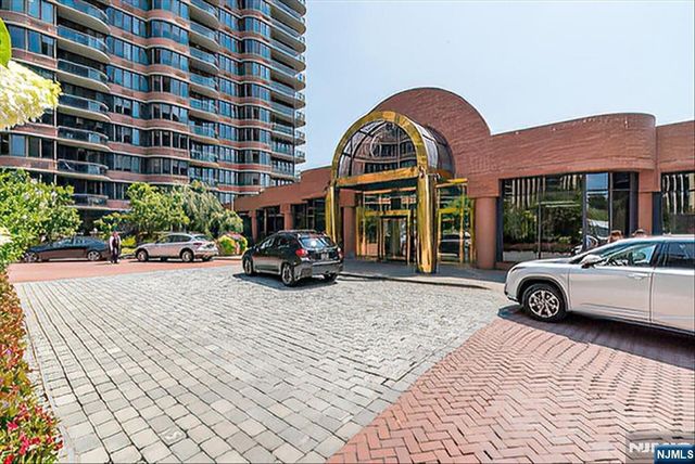 100 Carlyle Drive VG6, Cliffside Park, NJ 07010