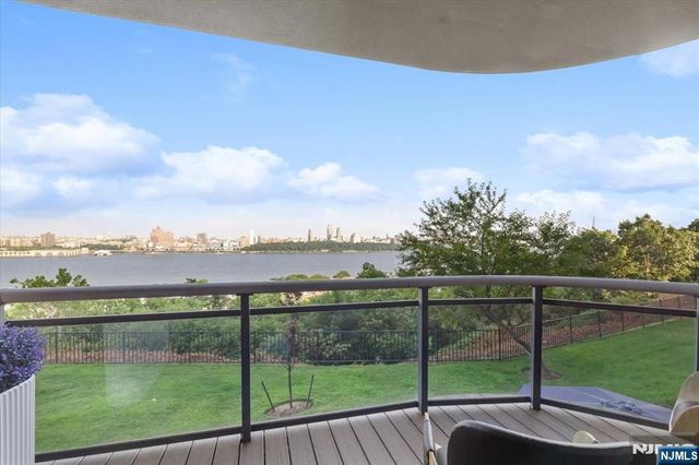 100 Carlyle Drive VG6, Cliffside Park, NJ 07010