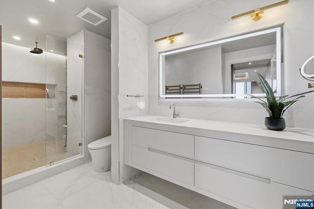 100 Carlyle Drive VG6, Cliffside Park, NJ 07010