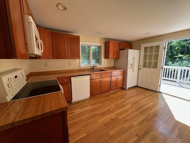 15 Oak Road, Waltham, MA 02451