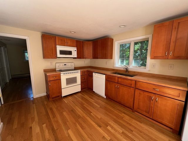 15 Oak Road, Waltham, MA 02451