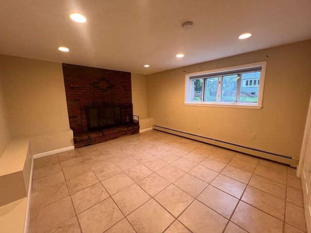 15 Oak Road, Waltham, MA 02451