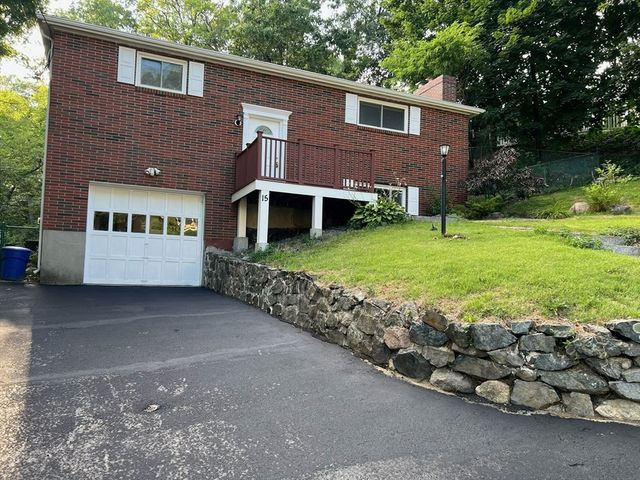 15 Oak Road, Waltham, MA 02451