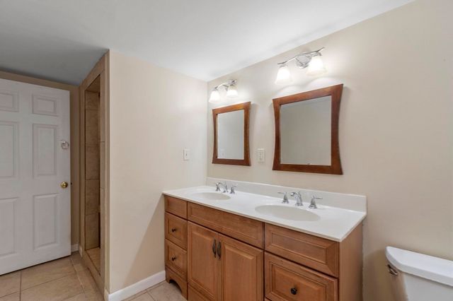 15 Oak Road, Waltham, MA 02451