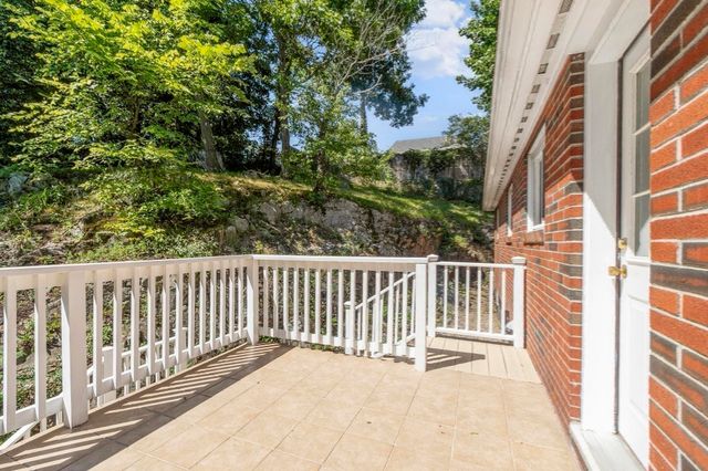 15 Oak Road, Waltham, MA 02451