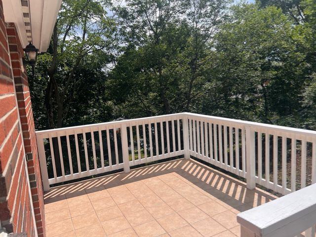 15 Oak Road, Waltham, MA 02451