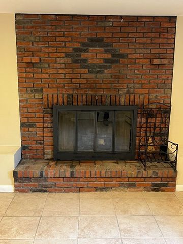 15 Oak Road, Waltham, MA 02451