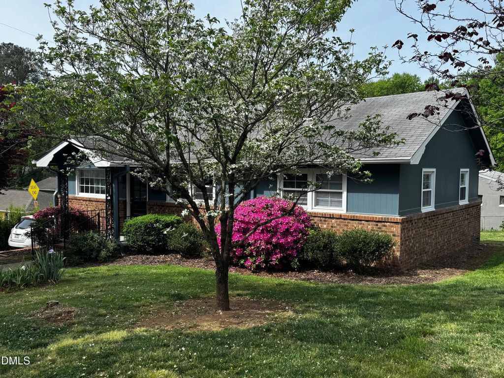 310 Crest Drive, Chapel Hill, NC 27516