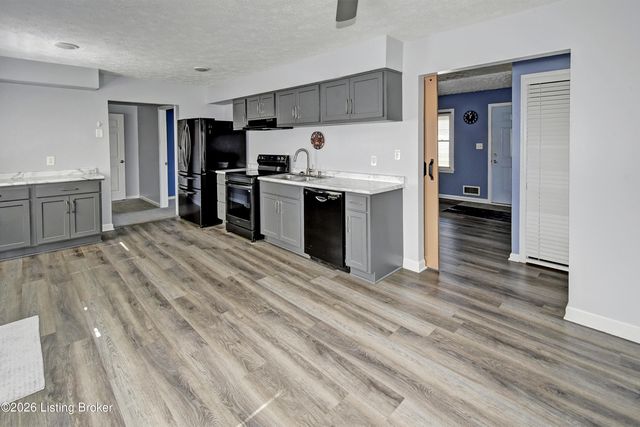 7102 Nanisinh Way, Louisville, KY 40258